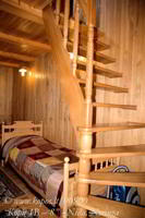Holztreppen laden in den Schlafzimmer im 1.Stockwerk ein