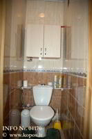 WC (1,8 kv. m) įrengtas atskiroje patalpoje šalia vonios kambario.