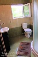 Higienos kambaryje du�as, prausykl� ir WC.