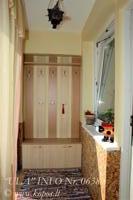 Prie�kambaryje bad� komplektas su r�b� kabykla ir bat� d��e.