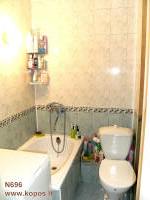 Higienos kambaryje s�dima vonia, WC ir automatin� skalbimo ma�ina.