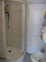 Du�o kabina ir WC � vienoje patalpoje.