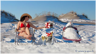 Snieguolė atostogauja, besimainydama Kalėdų dovanomis su Besmegeniu